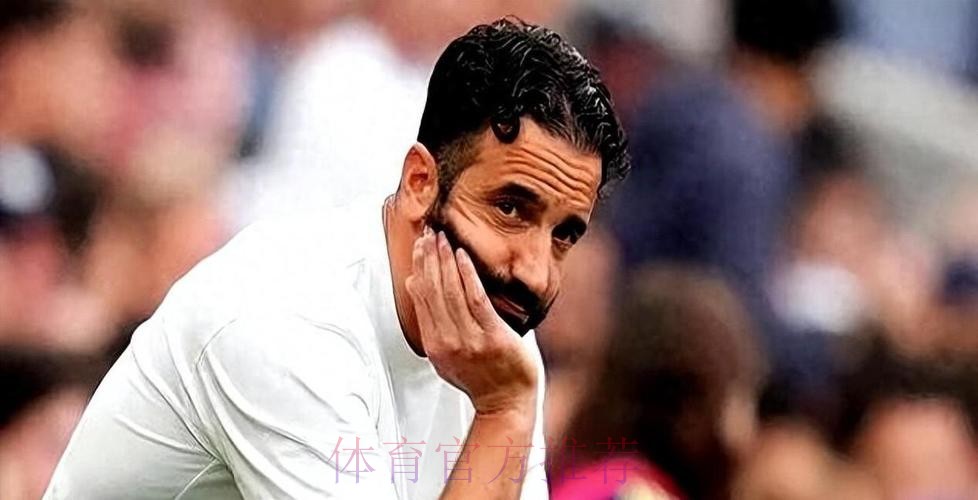 记者：格拉斯纳的傲慢和战术能力在曼联玩不转，他不适合