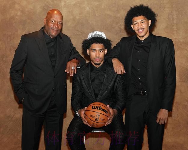 与哥哥互换球衣！迪伦-哈珀：这是我们儿时的梦想，爱你哥哥